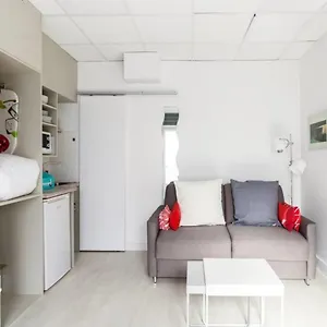 Small Is Beautiful Ideally Located Sleeps 4 Apartment Paris